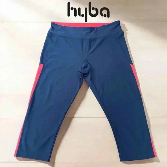 NWOT Hyba, Athletic Grey Capris With  Red Side Piping, Medium 🏃‍♀️‍➡️ - Picture 1 of 9